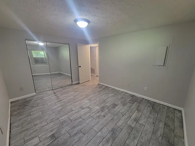 577 El Paseo Pl — Photo 8