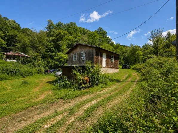 652-654 Berry Branch Rd, Louisa, KY 41230