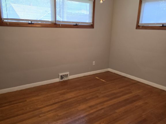 5th image of 909 54th St