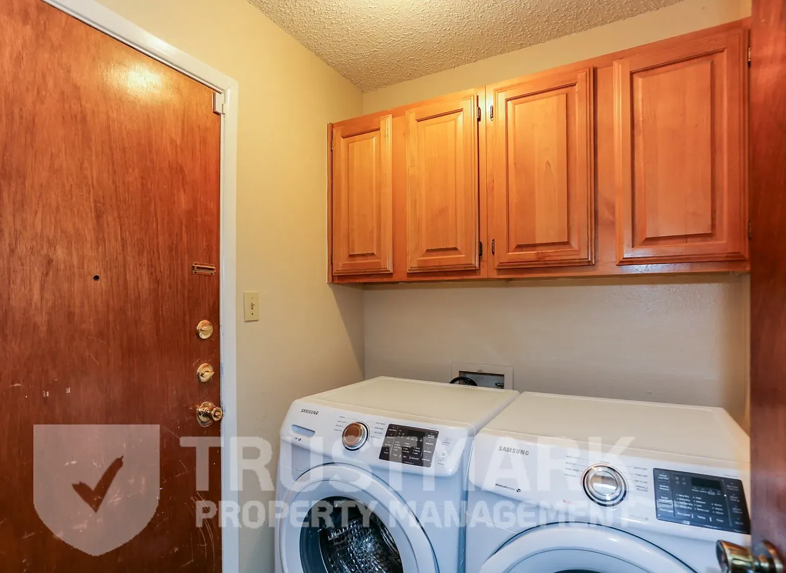 Royalcrest1120 — Photo 4