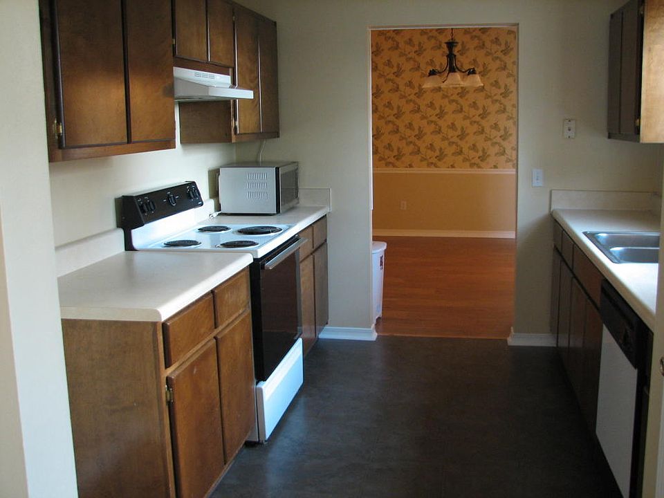 2nd image of 3637 Burton Cir