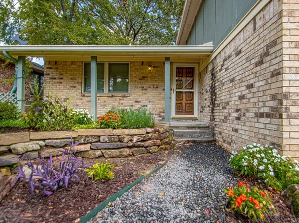 9460 Robin Ln, Sherwood, AR 72120