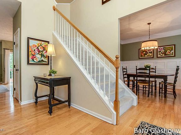 4th image of 155 Calais Ct SE
