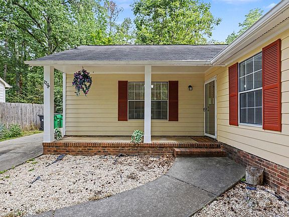 2nd image of 2208 Pinebrook Cir