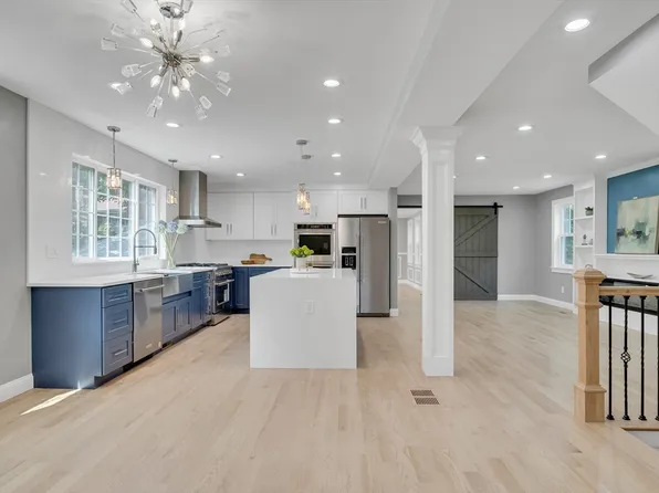 8 Slayton Rd, Melrose, MA 02176