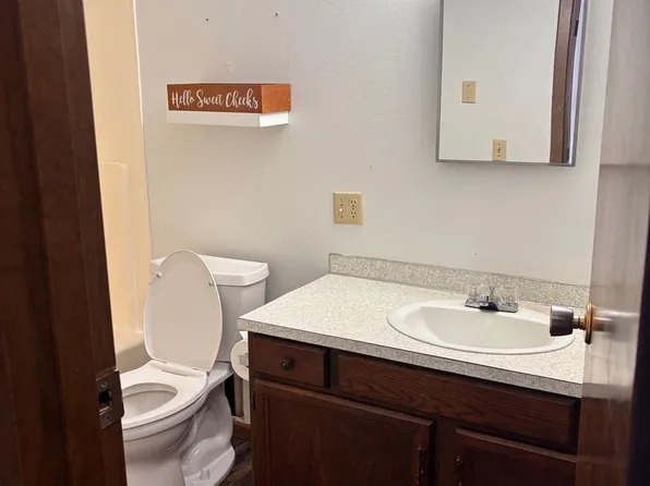 201 1st Ave NE, 201 1st Ave NE APT 9, Mandan, ND 58554
