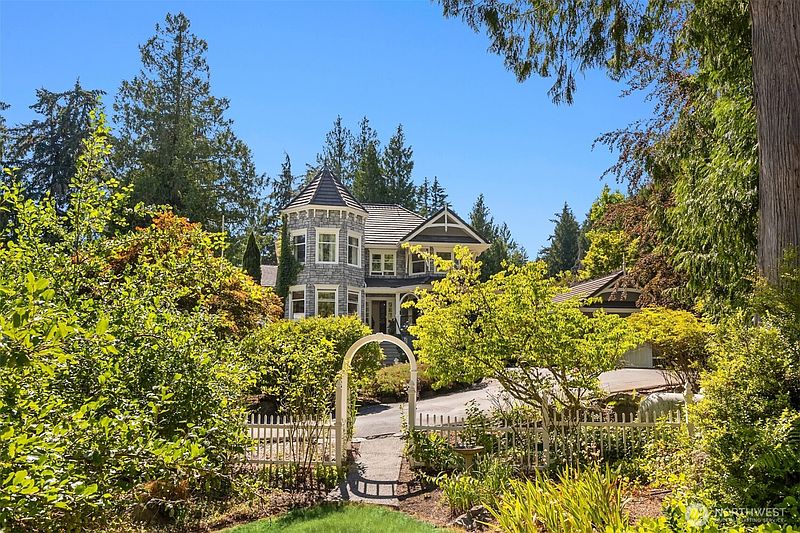2nd image of 7205 NE Dolphin Drive