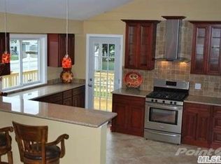 10 Seneca Dr, Commack, NY 11725