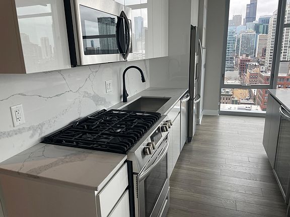 4th image of 232 W Chicago Ave #1325
