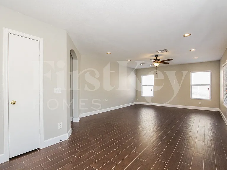 9156 W Quail Ave — Photo 4