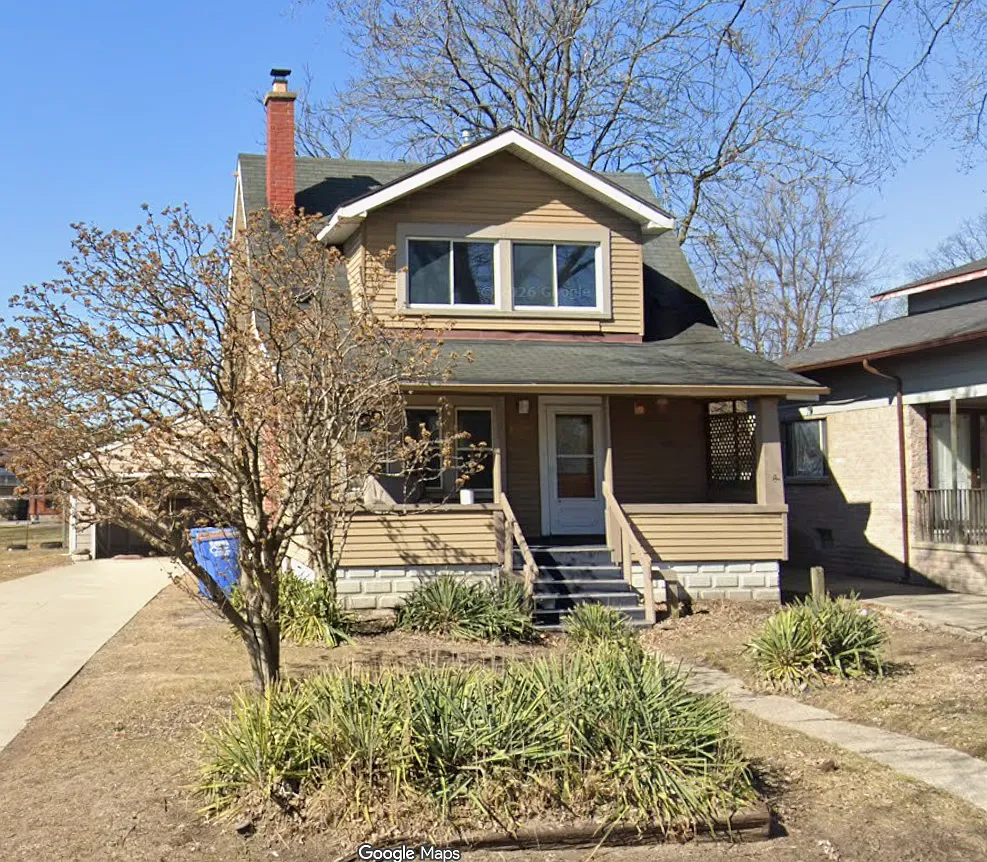 27051 James St — Photo 1