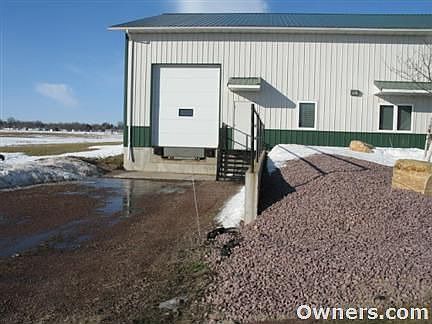 Shipping Dock with Hydraulic Levelor