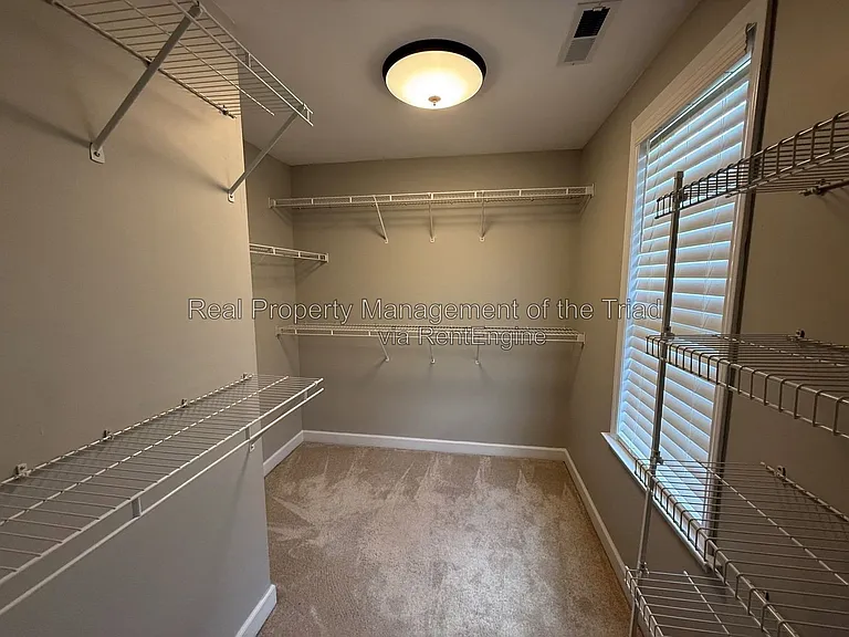2740 Bridgeport Dr — Photo 12