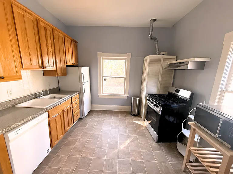 Center St NW — Photo 3