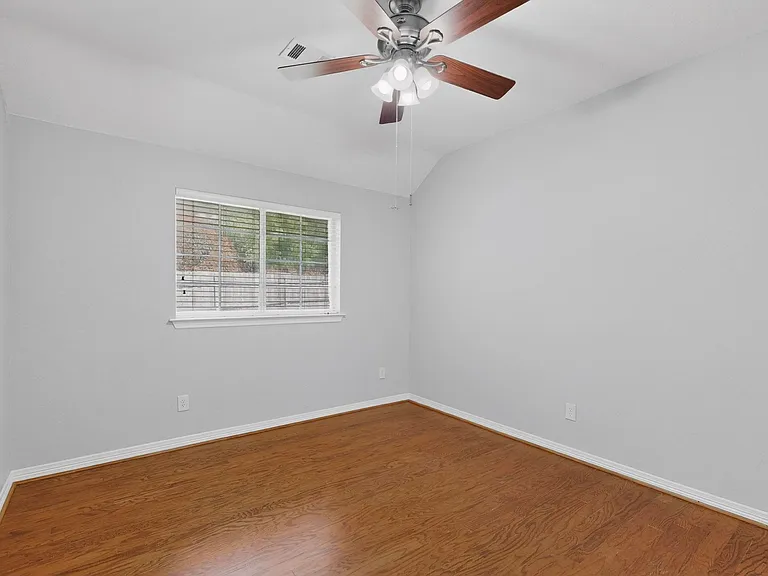 100 Shumard Ct — Photo 5