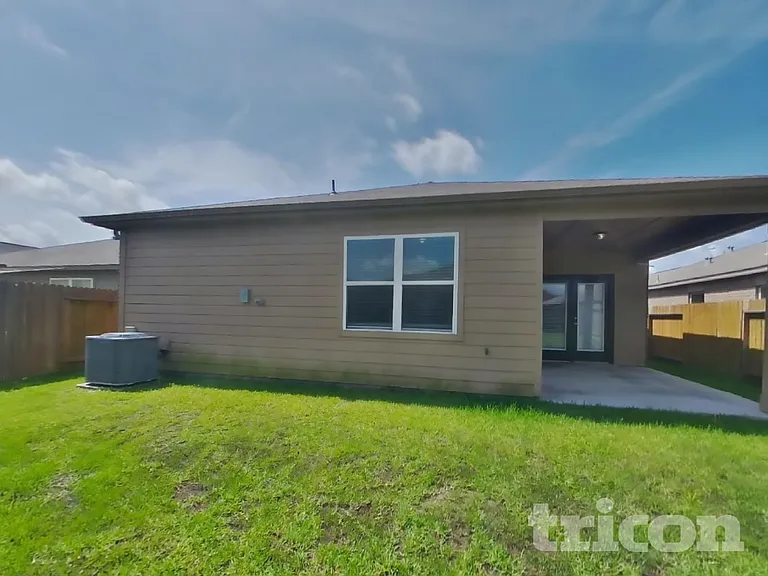 10823 Spring Brook Pass Dr — Photo 17