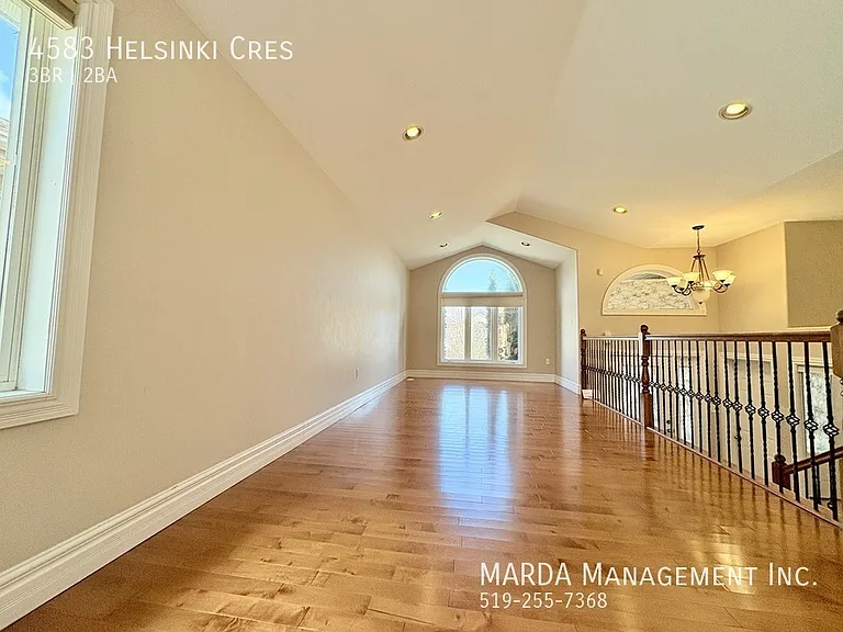 4583 Helsinki Cres — Photo 3