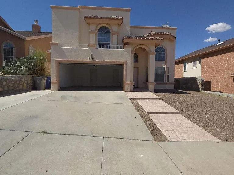 3717 NE Hubble Dr — Photo 3