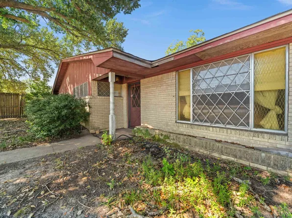 105 N Motley Dr, Overton, TX 75684