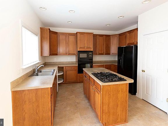 5th image of 6219 Lawson Dr