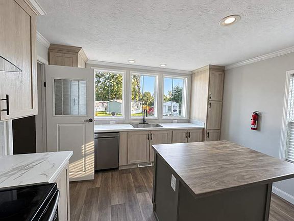 3rd image of 419 Bracey Cir