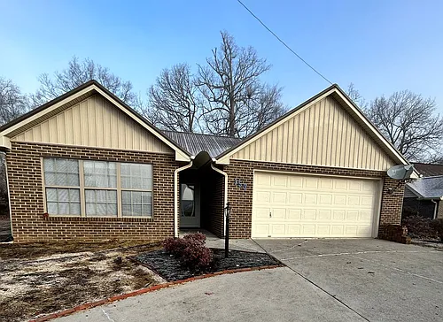 153 Oakleaf Cir Photo 1