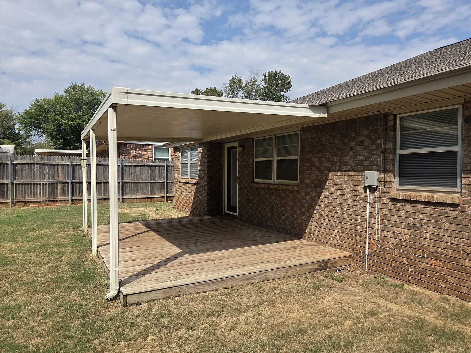 904 E Hills Dr - 1 — Photo 4