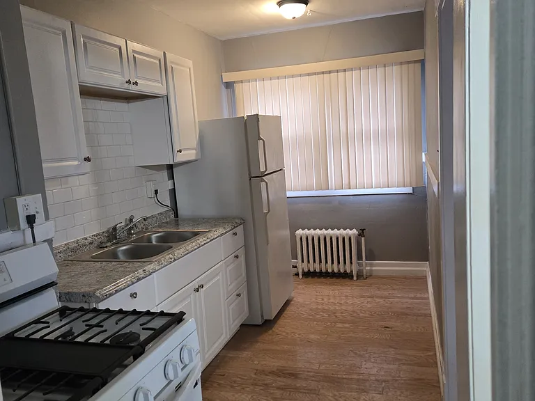3039 Delaware Ave #8 — Photo 4