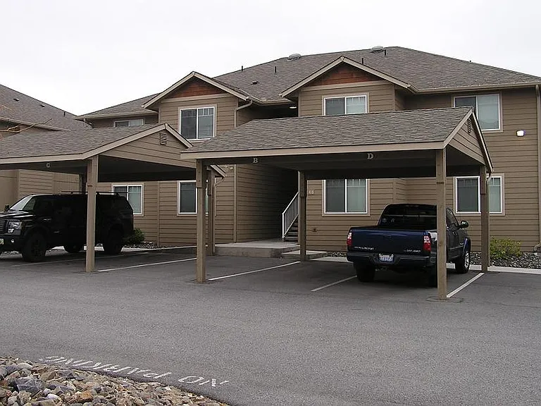 48 Beacon Dr #C — Photo 1