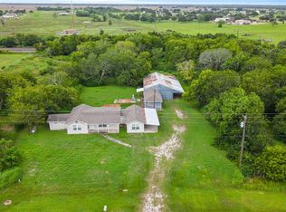 1409 W Main St, Edna, TX 77957