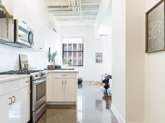 3rd image of 25 E Adams St #1112