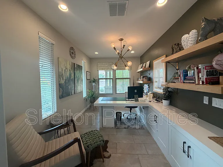 5217 N 79th Dr — Photo 3