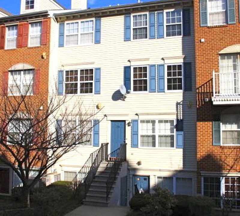 1st image of 24 Vaughan Dr