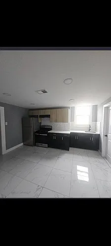 559 Grove St Photo 1