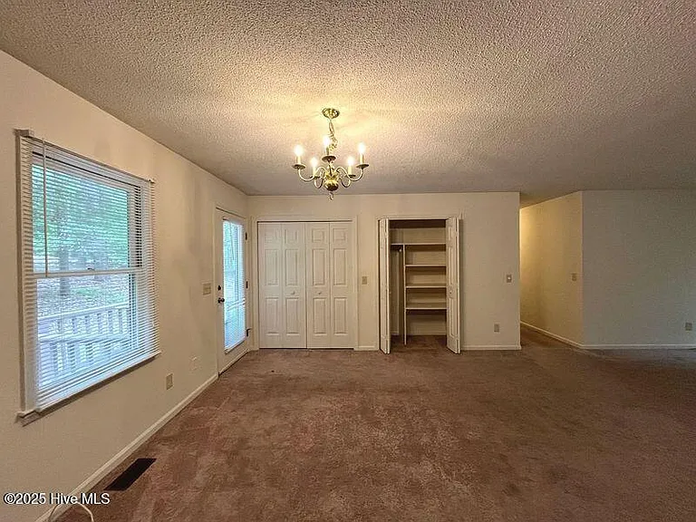 902 Heather Trl — Photo 12