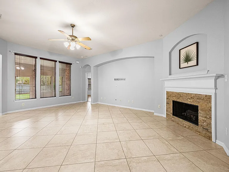 802 Floriencia St — Photo 10