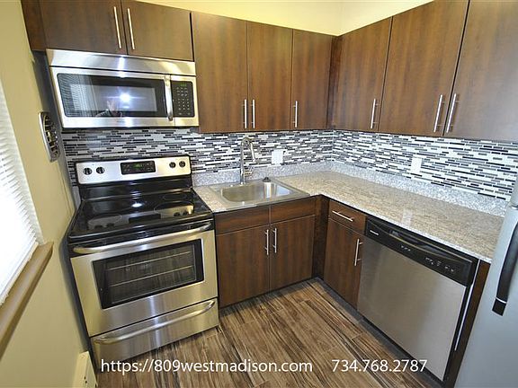 2nd image of 809 W Madison St #3810292