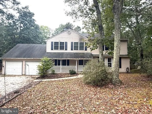 5 Woods Edge Ct, Medford, NJ 08055