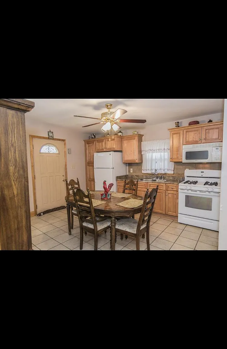 4 bed, 1050 sqft, $2,700 — Photo 2