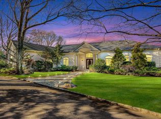 16 Pheasant Run, Old Westbury, NY 11568