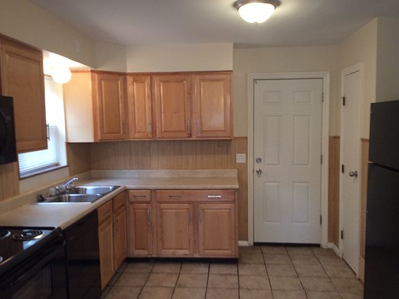 3rd image of 3142 W Tower Ave