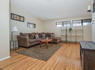 4 Crossway, Clinton, NJ 08809