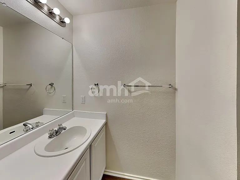 210 Phillips St — Photo 18
