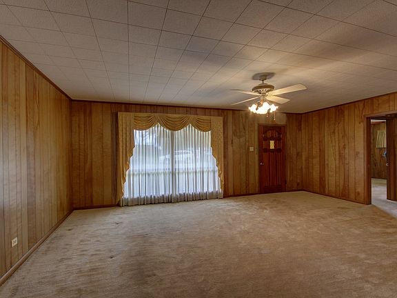 3rd image of 1605 Elm St
