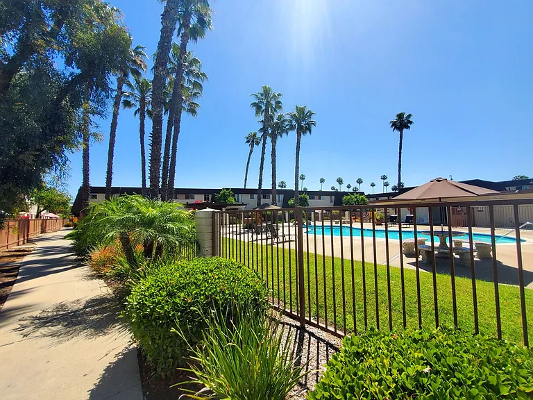 Paseo Del Prado Apartments! — Photo 19
