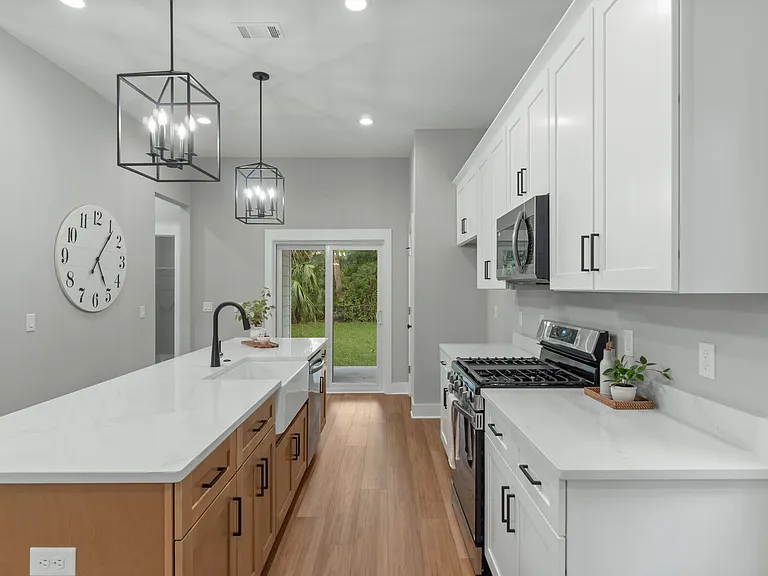706 N F St #B — Photo 2