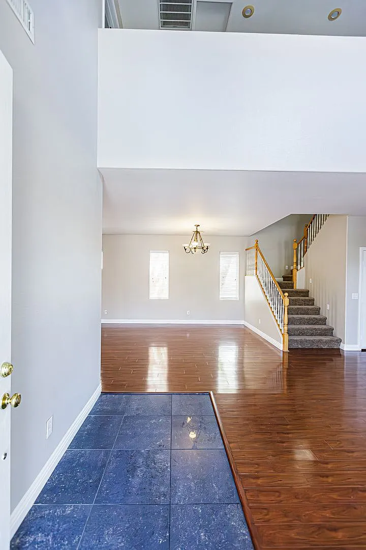 2 Master Suites in a gated community — Photo 3