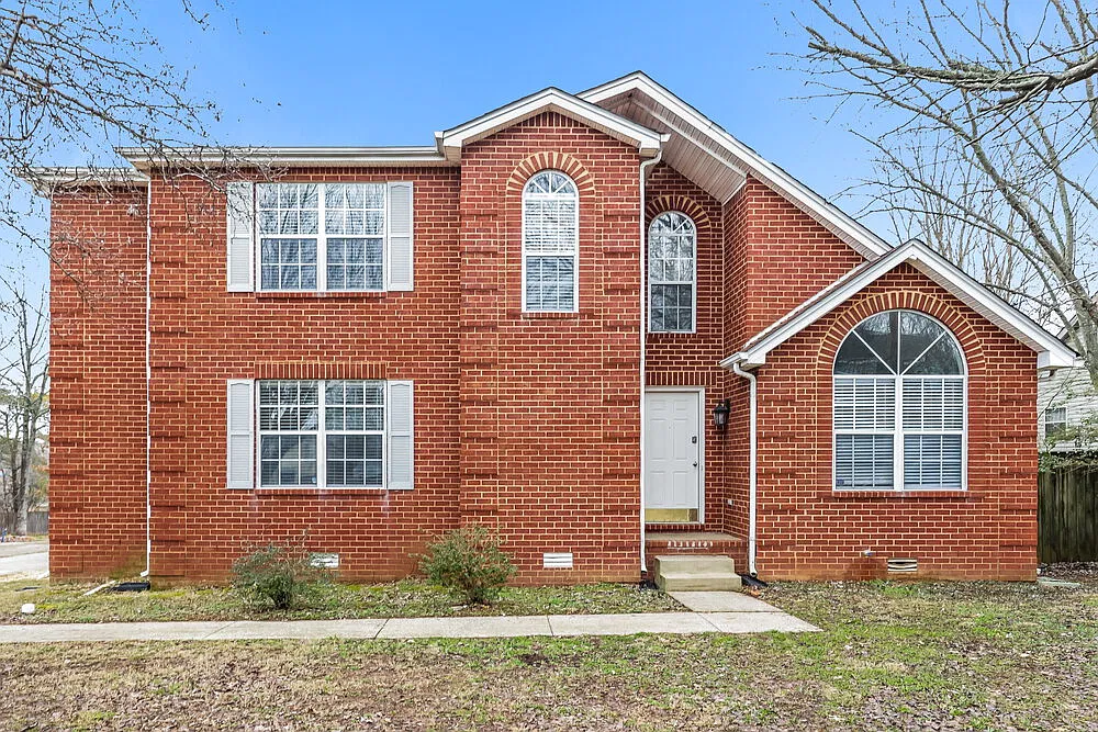 4 bed, 2.5 bath, 2668 sqft, $2,470 — Photo 1