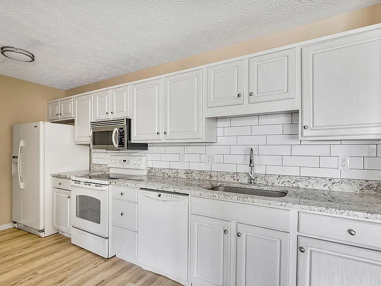 830 Carrington Pl #102 — Photo 8