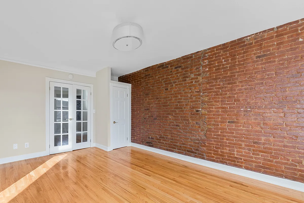Building Photo - 714 9th Ave #4A